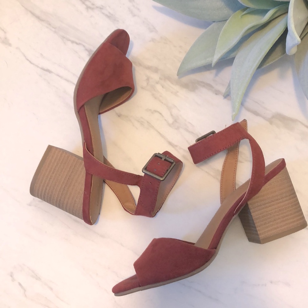 UNIVERSAL THREAD-Terracotta Rusty Red Ankle Strap Block Heels-Size 7.5